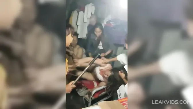 Naked Lady Beaten By Group Of Gangsters In Public Shocking