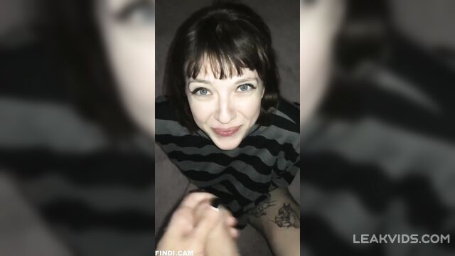 Crack addicted sexy teenager giving a blowjob - 3 image