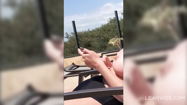 Selena Gomez leaked topless and nude sex tape watch 100% free - 1 image