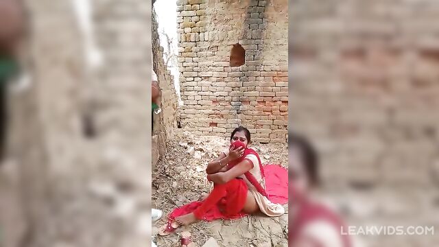 Indian Girl Caught Fucking Outdoor While Sex - 3 image