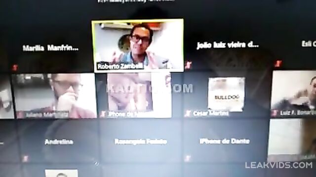 Man remove his pants thinking camera is off in zoom - 3 image