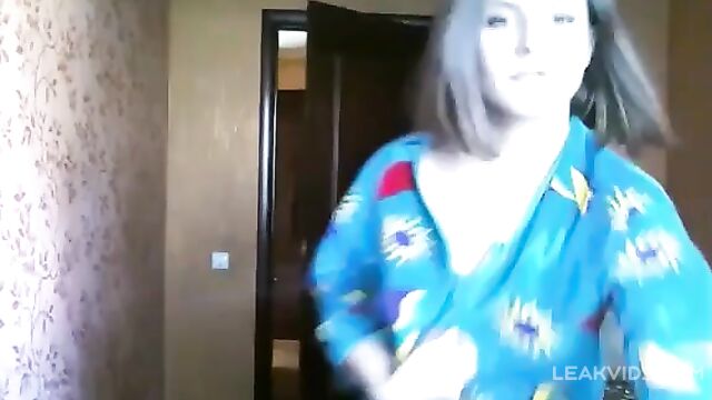 Dad caught his two sexy daughters dancing naked - 2 image