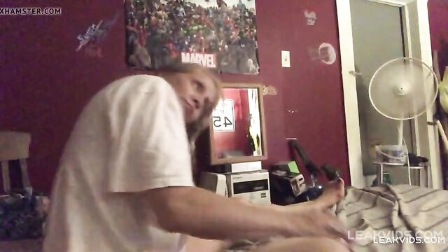 Son forced hot mom for blowjob while dad not at home - 3 image