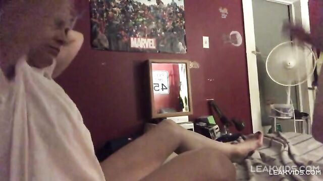 Son forced hot mom for blowjob while dad not at home - 5 image