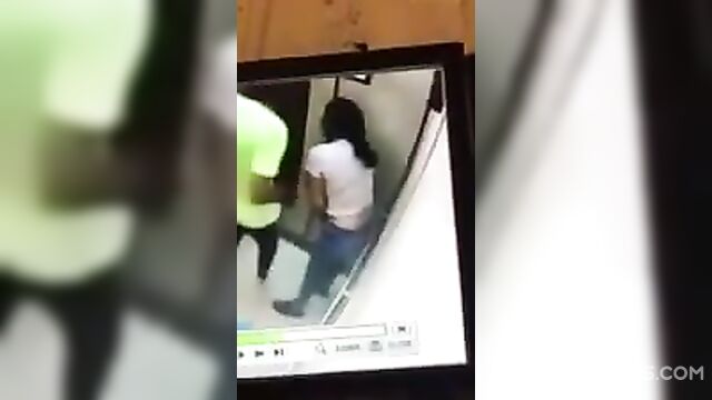 Fucking couple interrupt over and over in elevator leaked video - 2 image