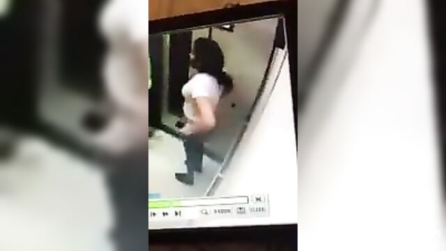 Fucking couple interrupt over and over in elevator leaked video - 4 image