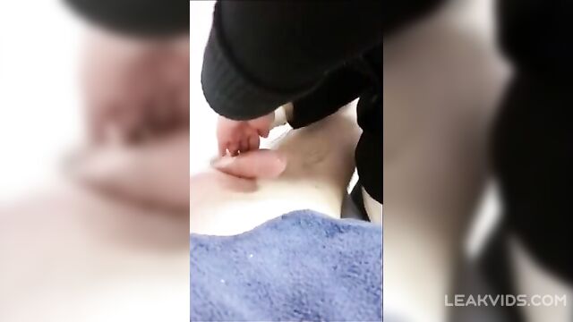 Masseuse offered to masturbate after waxing - 1 image