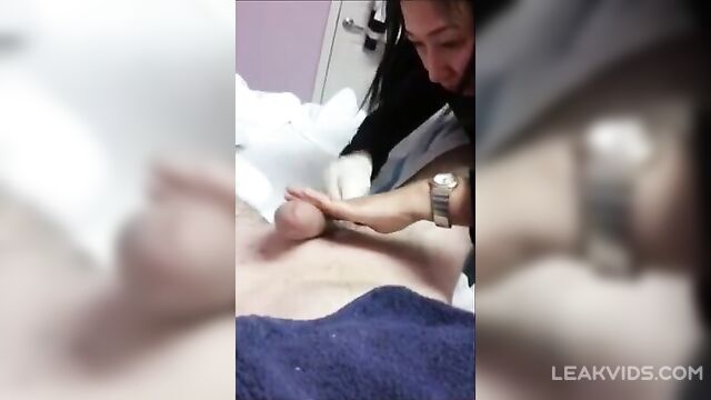 Masseuse offered to masturbate after waxing