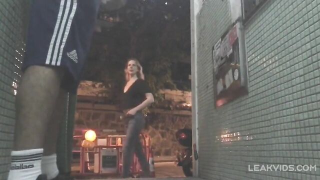 Crazy dude jerk-off in front his neighbor girl video leaked