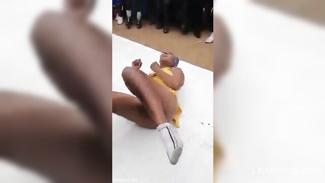 African girl shows pussy to the crowd - 2 image