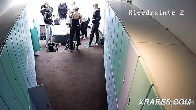 Netherlands national women's handball team changing clothes - 1 image