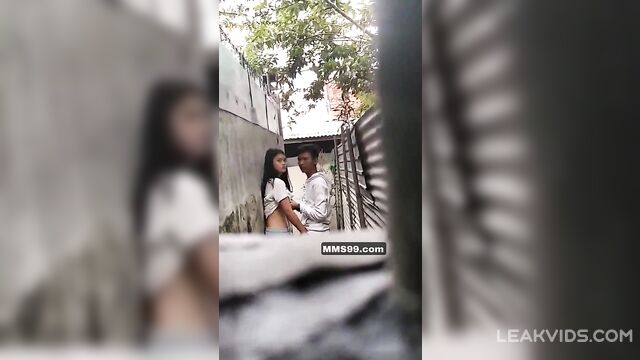 School lovers caught while having sex - 4 image