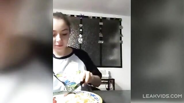 Dad Flash His Daughter's Tits Infront Of Camera - 5 image