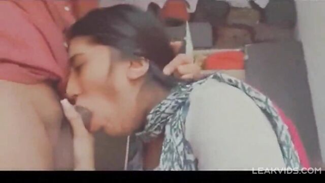 Desi College Student Offers BlowJob to Classmate - 3 image