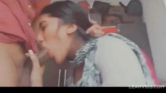 Desi College Student Offers BlowJob to Classmate - 4 image