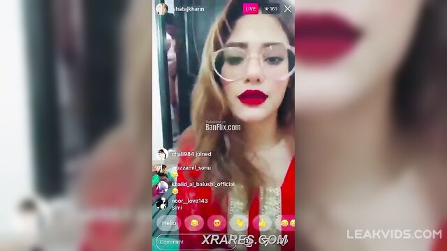 Fat mom appears naked during daughter’s facebook live - 2 image