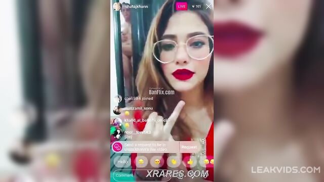 Fat mom appears naked during daughter’s facebook live - 4 image