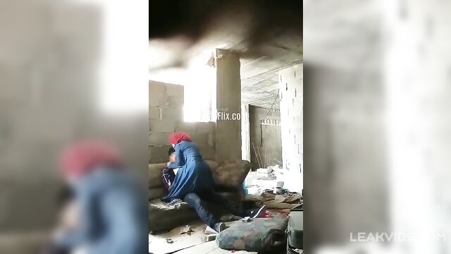 Hijab girl fucked at a construction site by her lover leaked video