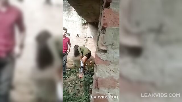 Real Indian couple was caught having sex in public - 1 image