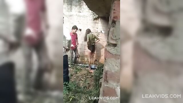 Real Indian couple was caught having sex in public