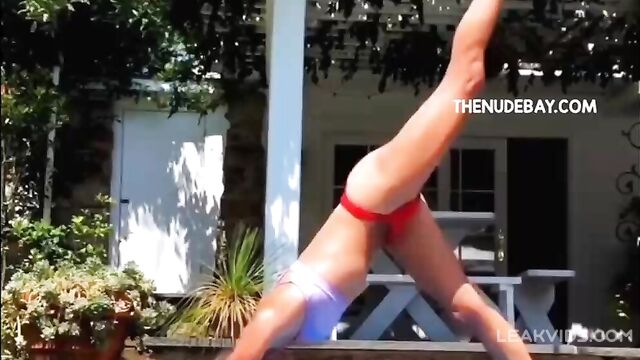 Nina Agdal Nude Onlyfans Sex Tape Leaked Video - 4 image