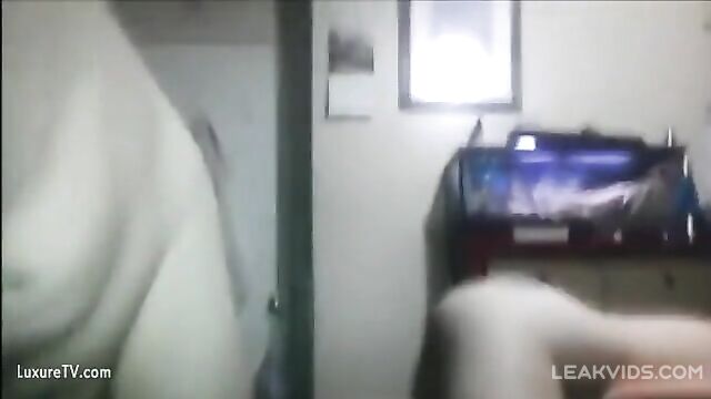 Daddy fucks his real 19yo daughter - 1 image