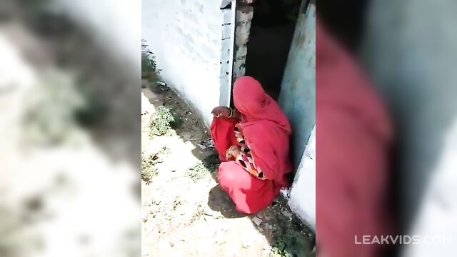 Mom watches her daughter being fucked hard - 2 image