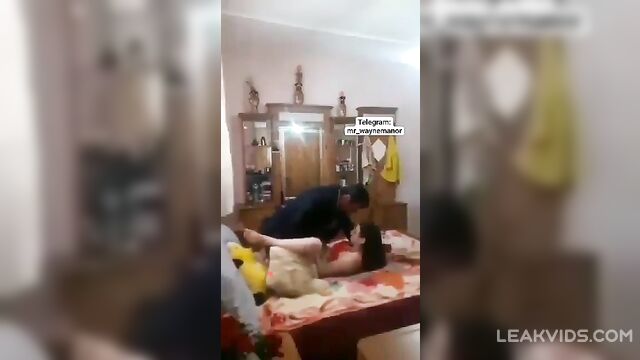 Teen daughter is banged by her daddy