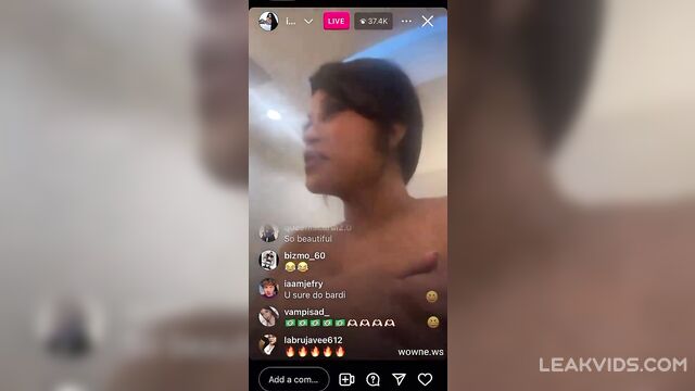 Cardi B flashing her boobs on instagram live - 3 image