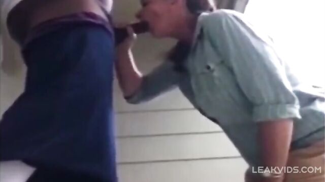 Whore giving a $20 bj for a black dude