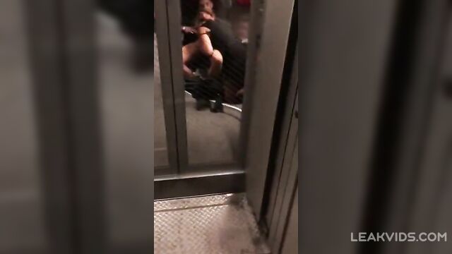 Conductor caught a guy and his girlfriend having a blowjob on a train - 4 image