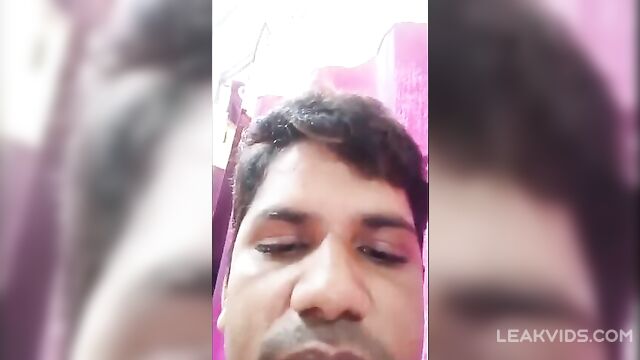 Hairdresser licks his client's pussy in a beauty salon - 5 image