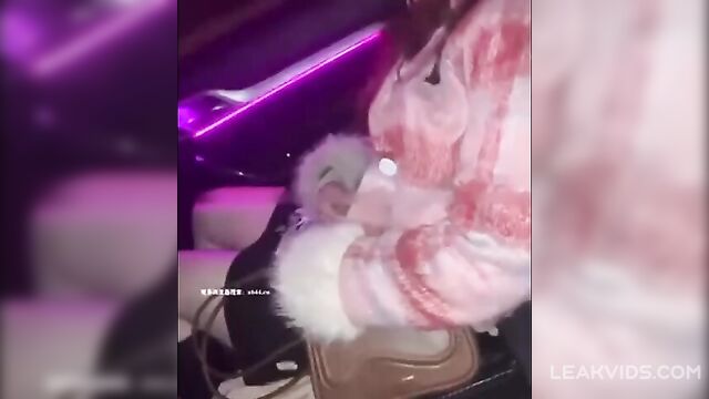 Drunk asian girl groped in a car - 1 image
