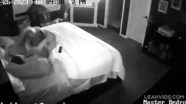 Son fucking mom in mouth on spy cam - 3 image