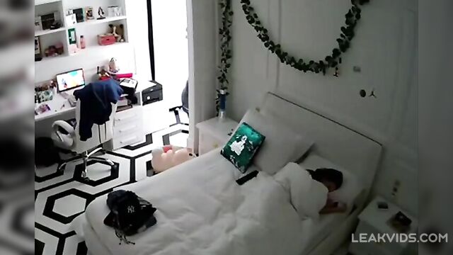 Pretty mommy caught masturbating to porn and Caught on hidden camera! - 4 image