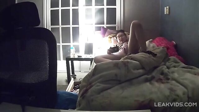 Spy on Chinese Mom with Glasses Masturbating on Hidden Camera Leaked Video