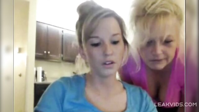 Mom Joins Daughters Webcam Incest Show For Money - 3 image