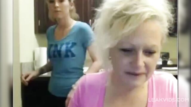 Mom Joins Daughters Webcam Incest Show For Money - 4 image