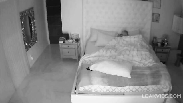 Arab Brother And Sister Fuck On Arrival Home On Hidden Cam - 3 image