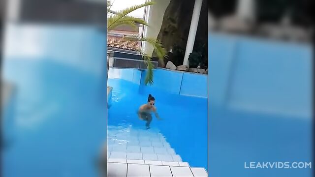 Nude sister in pool pussy, boobs, tits and ass view - 5 image