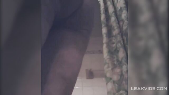 Hidden Camera Catches Naked Grandma In The Bathroom - 1 image