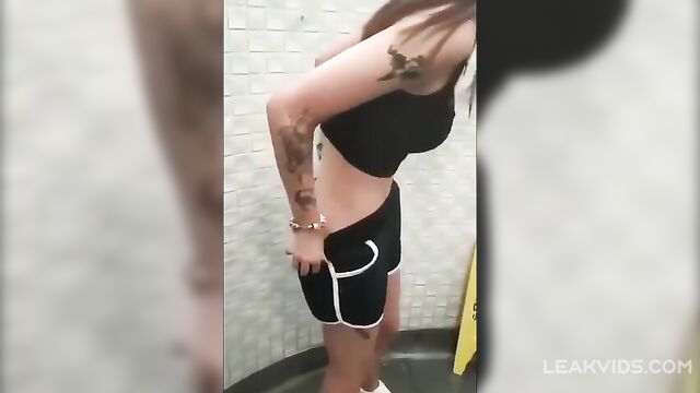 Hong Kong Girl Strip Naked In Public And Unmasked - 2 image