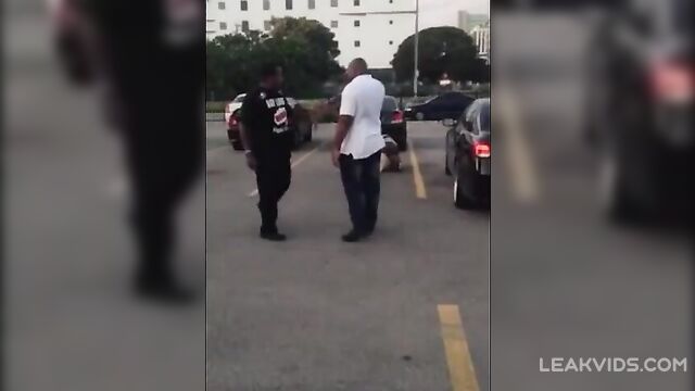 Pretty Miami Strippers Get Into A Fight Over A Rich Client - 1 image