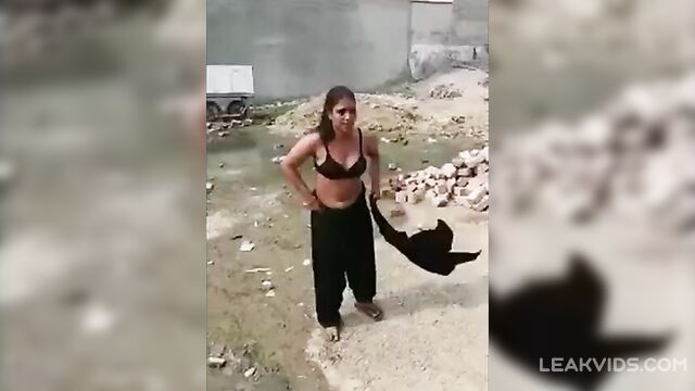 Muslim Woman Fucked To Strip Naked In Front Of Moral Police - 5 image