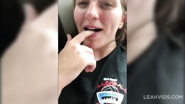 Horny Sister Gets Her Thick Warm Pussy Rubbed In A Car