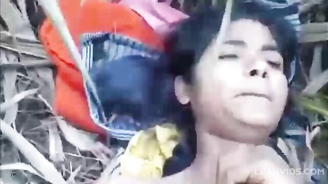 Rich man fucking Desi Village Girl in jungle video leaked - 1 image
