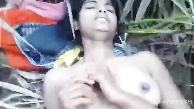 Rich man fucking Desi Village Girl in jungle video leaked
