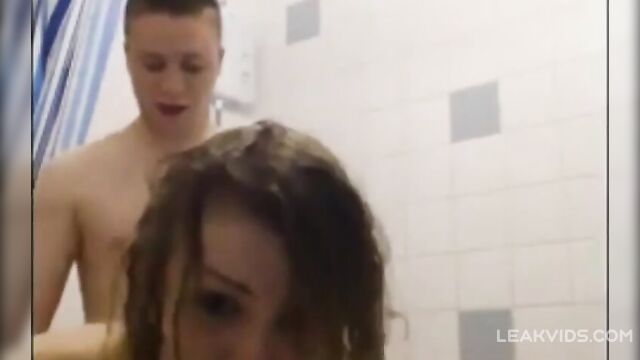 18 Year Old Brother And Sister Fuck In The Shower - 5 image